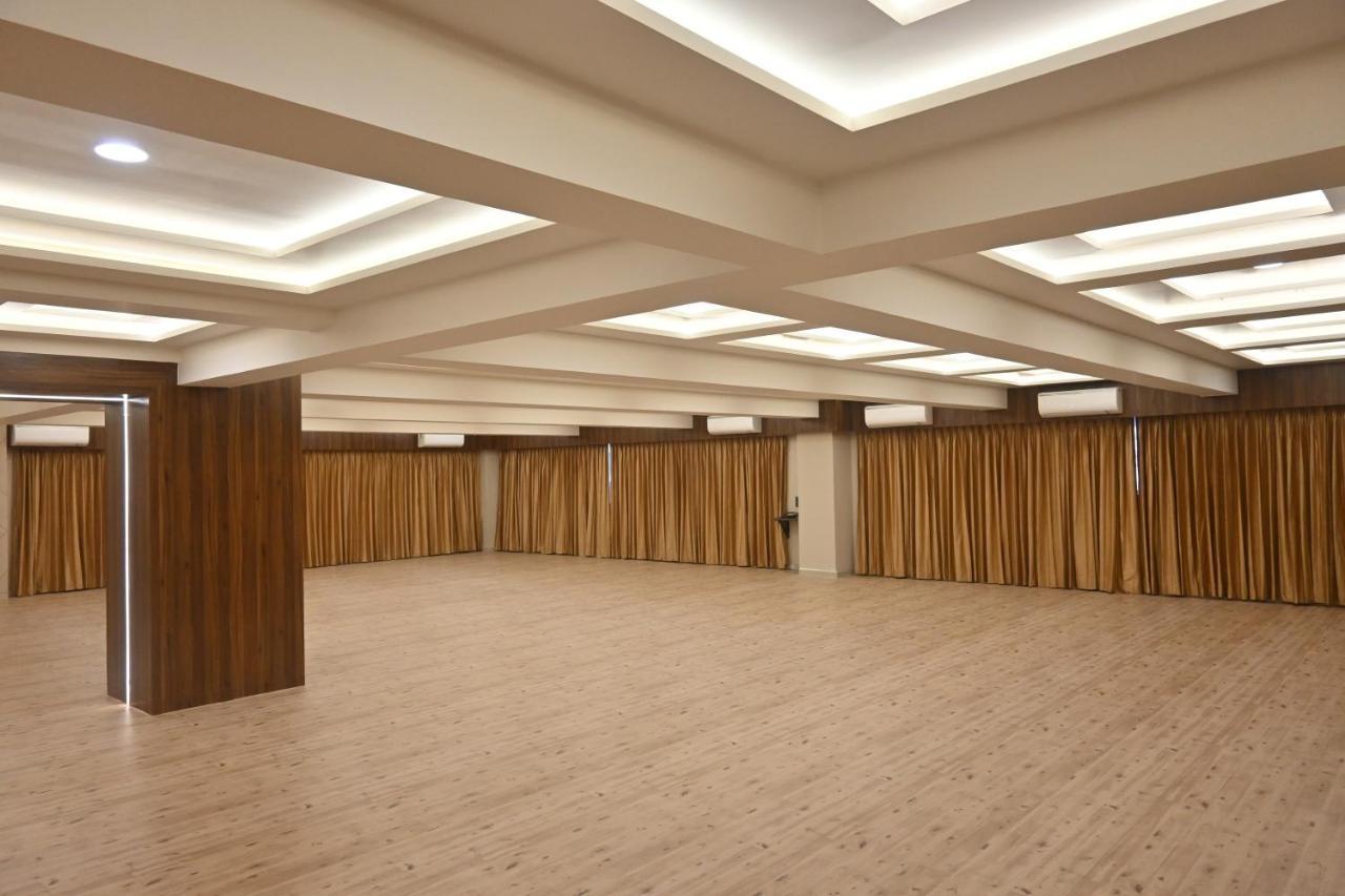 Hotel Privya Rooms And Banquet Surat Ngoại thất bức ảnh