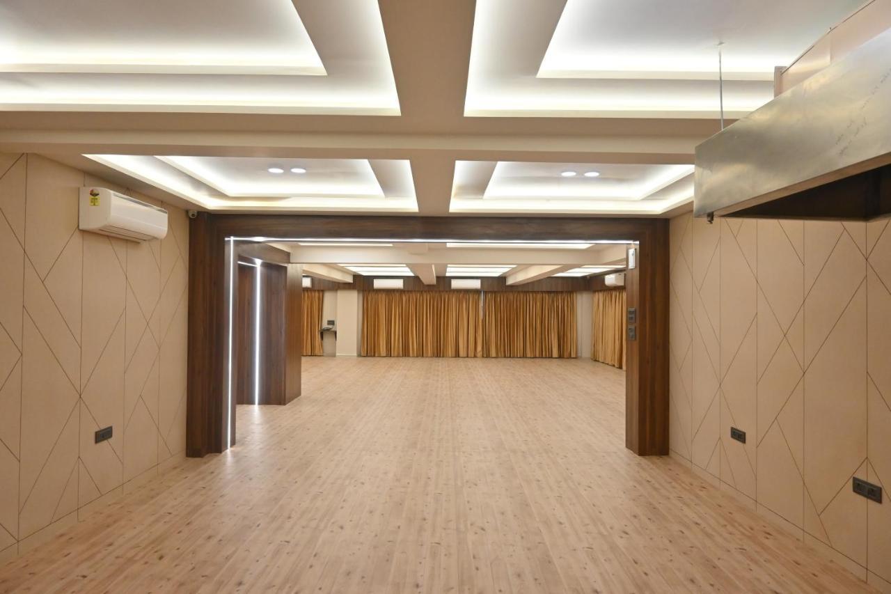 Hotel Privya Rooms And Banquet Surat Ngoại thất bức ảnh