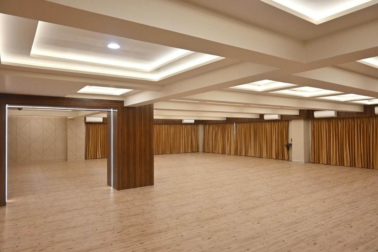 Hotel Privya Rooms And Banquet Surat Ngoại thất bức ảnh