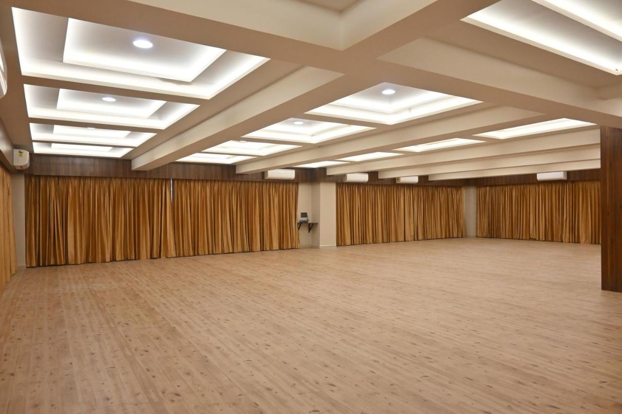 Hotel Privya Rooms And Banquet Surat Ngoại thất bức ảnh